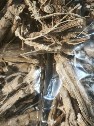 Samfarm Korzeń prawoślazu lekarskiego 100g – gryzak i przysmak dla królików i gryzoni