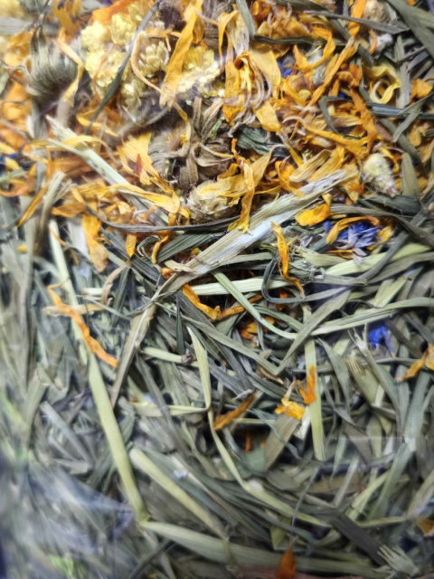 Factory Herbs sianko z kwiatami 500g - siano dla królika, siano dla świnki morskiej, siano dla szynszyli